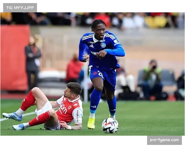 斯特拉斯堡球员恩西索定位球中柱 成赛季转折点之一